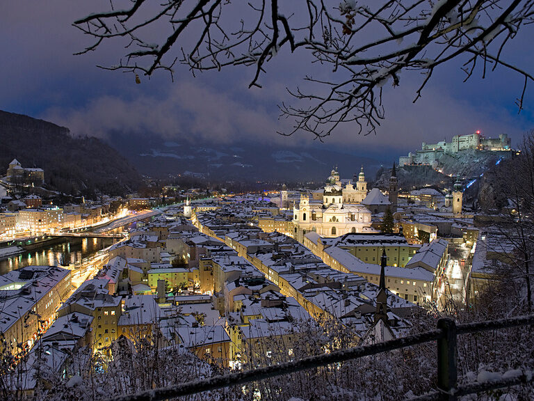 Blick über Salzburg im Winter