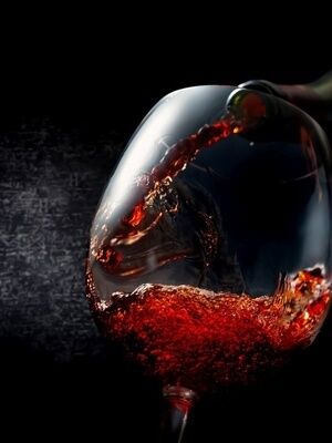 Rotwein in Glas