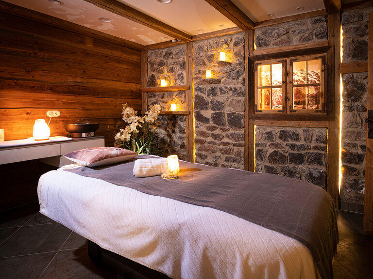 Skifahrer in Winterlandschaft