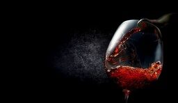 Rotwein in Glas